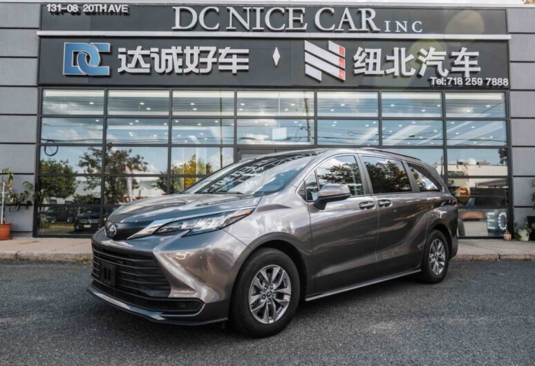 2022 TOYOTA SIENNA FWD HYBRID MINIVAN LE