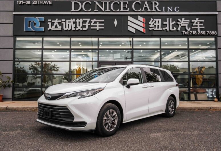 2023 TOYOTA SIENNA FWD HYBRID MINIVAN LE