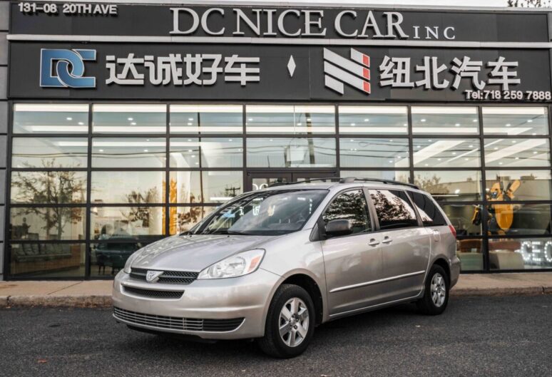 2004 TOYOTA SIENNA FWD MINIVAN LE